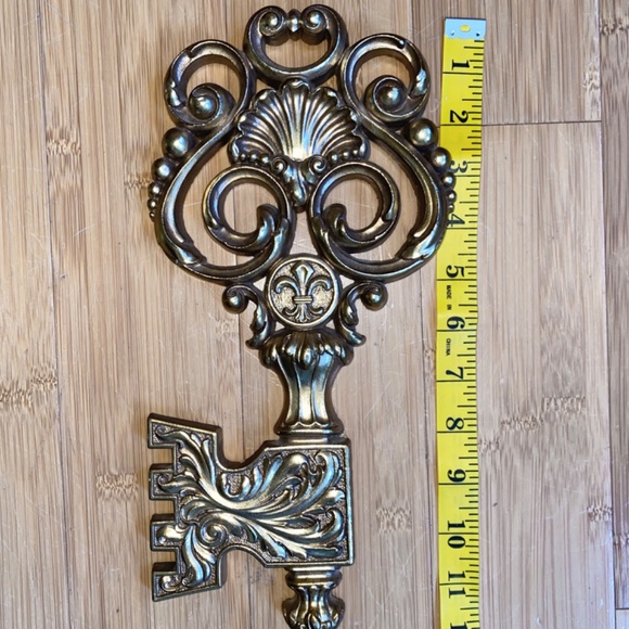 Vintage Syroco Wood Gold Key Wall Hanging Hollywood Regency Fleur de Lys - Picture 6 of 6